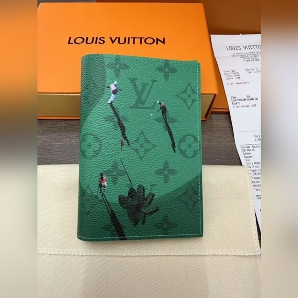 Louis Vuitton Passport Cover - Picture 2 of 8